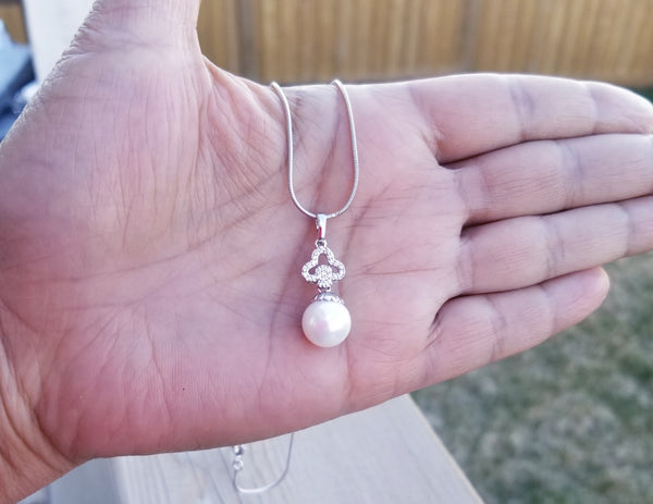 Pearl Pendant necklace