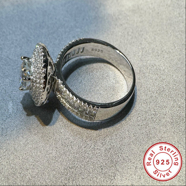 1.8 Carats Pear Moissanite Diamond Ring