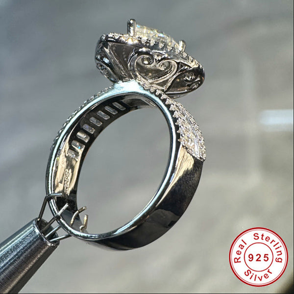 1.8 Carats Pear Moissanite Diamond Ring