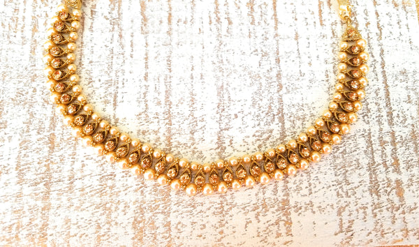 Exquisite Choker With Champagne stones and Pearls - HNS Studio