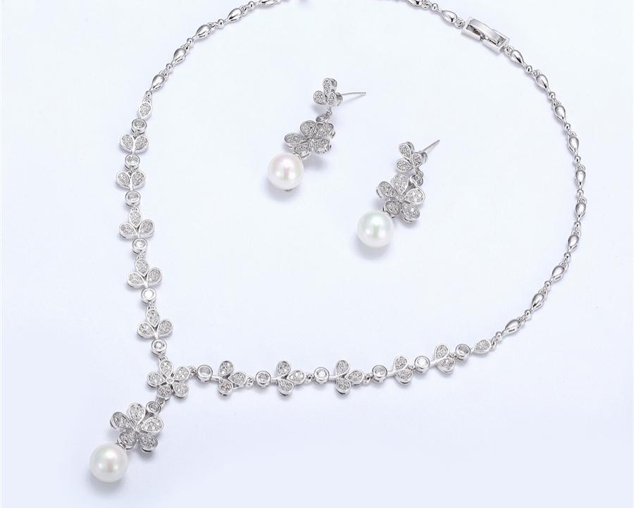 Pearl and Cubic zirconia Earrings and necklace set - HNS Studio